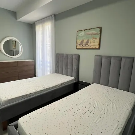Sea Breeze Apartment, Qerret Апартаменты