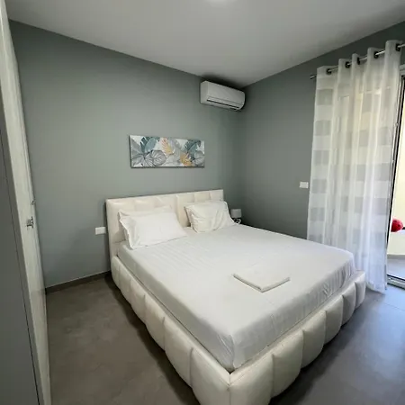 Sea Breeze Apartment, Qerret Апартаменты *