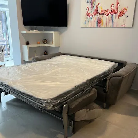 Апартаменты Sea Breeze Apartment, Qerret Голем