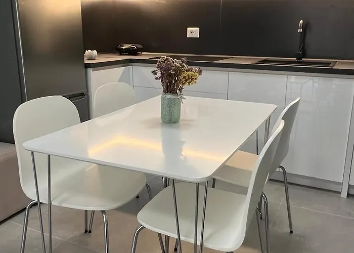 Apartman Sea Breeze Apartment, Qerret *