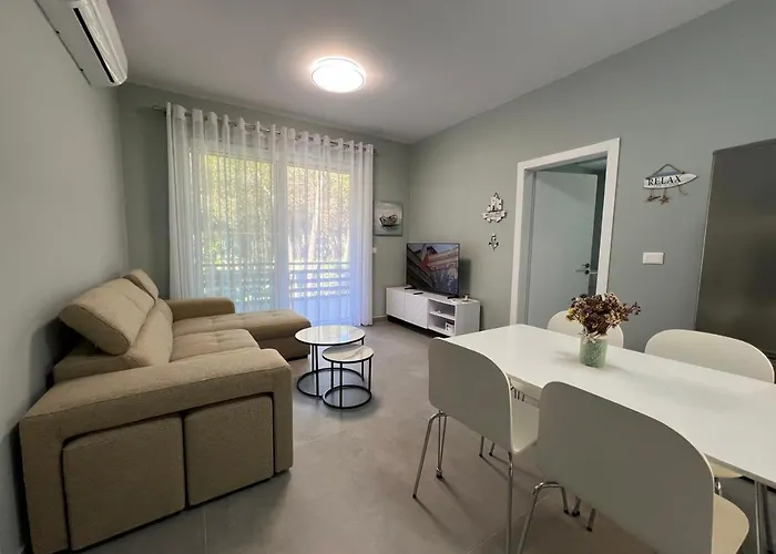 Sea Breeze Apartment, Qerret Apartman Golem