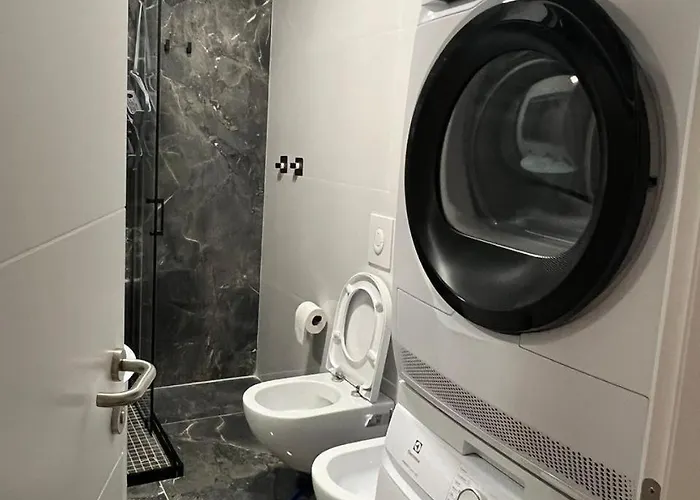 Sea Breeze Apartment, Qerret Apartman Golem