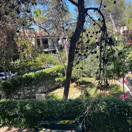 Lejlighed Sea Breeze Apartment, Qerret
