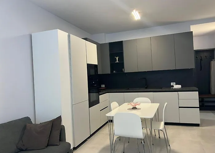 Apartment Sea Breeze Apartment, Qerret Golem (Tirana)