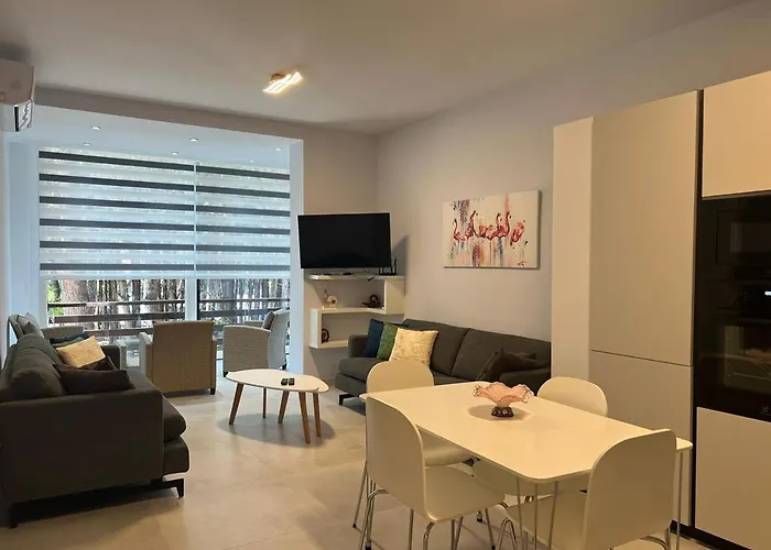 アパート Sea Breeze Apartment, Qerret ゴーレム