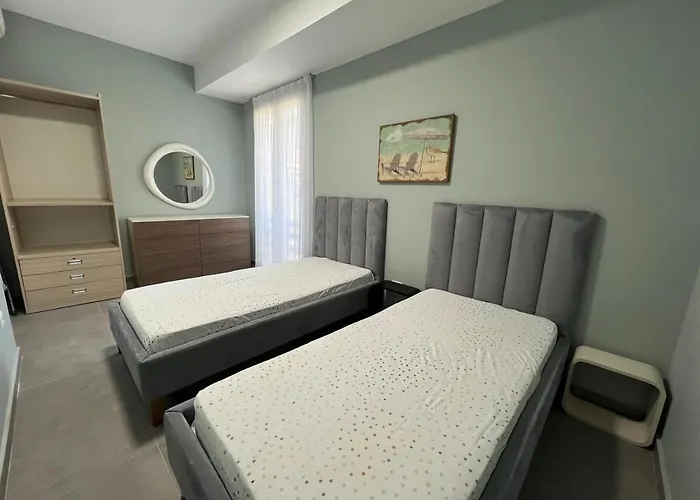 Sea Breeze Apartment, Qerret ゴーレム