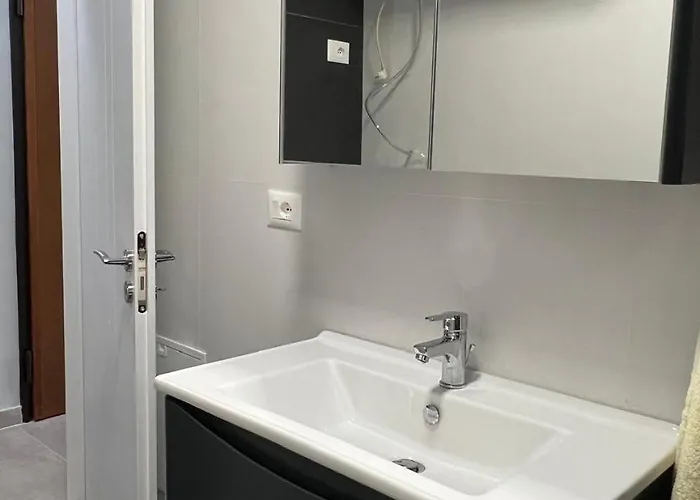 アパート Sea Breeze Apartment, Qerret ゴーレム